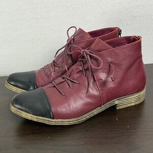 Django & Juliette Burgundy Black Cap Toe Lace‎ Up Ankle Boots Size 40 / US 9